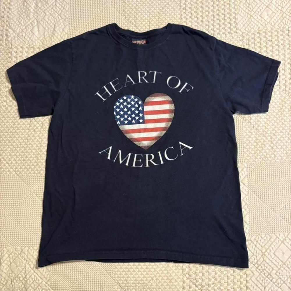 Vtg Navy blue heart of America graphic tee